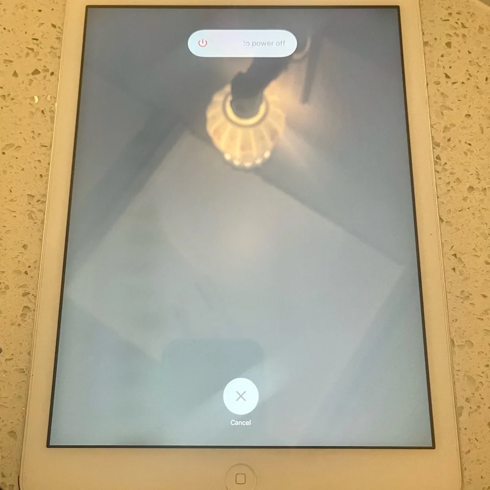 Apple®️ iPad Air, White/Silver